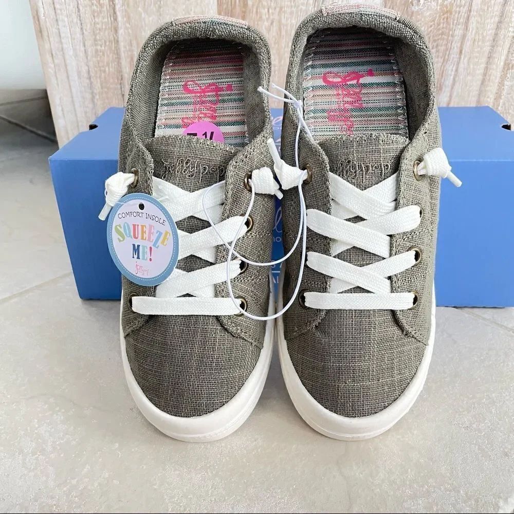 NWT Jellypop 5.5 Olive Green Sneakers Padded